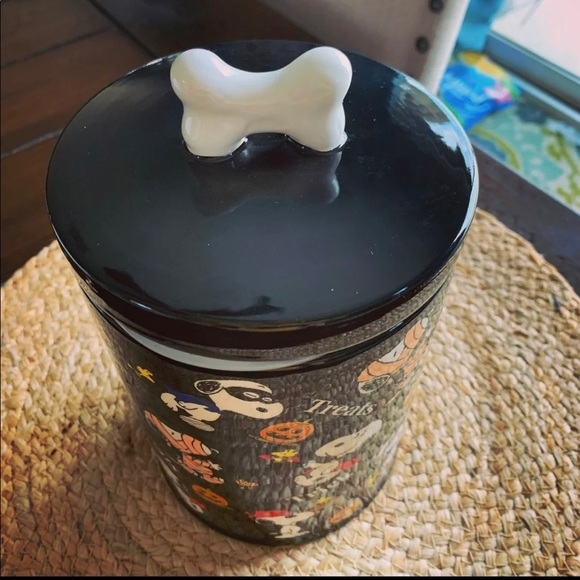 Peanuts Snoopy Halloween Treat / Candy Canister - Picture 2 of 4